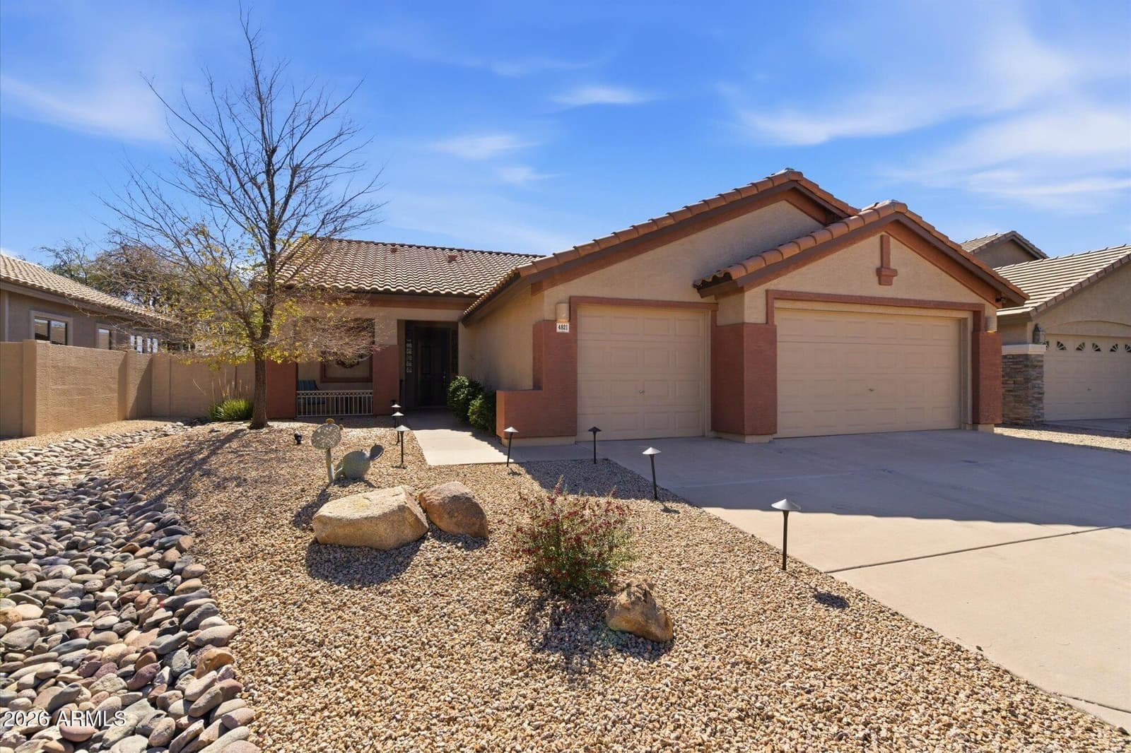 4821 E KIRKLAND Road, Phoenix, AZ 85054 — photo 1 of 28