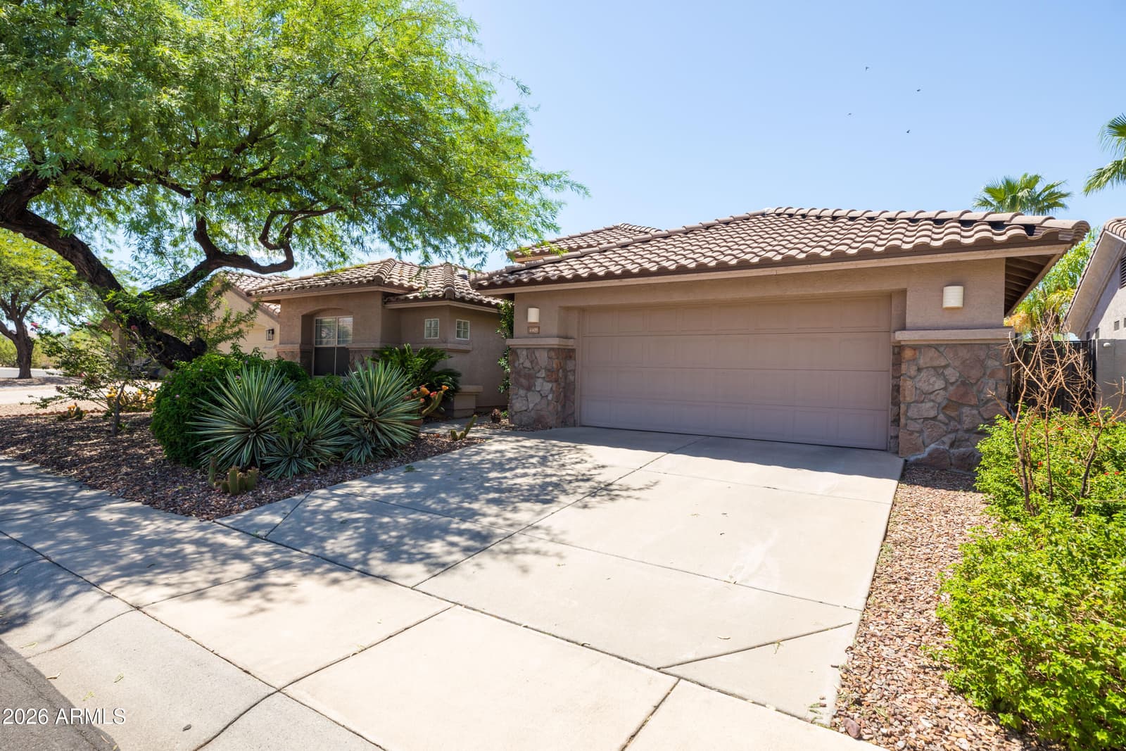 4409 E LARIAT Lane, Phoenix, AZ 85050 — photo 8 of 46