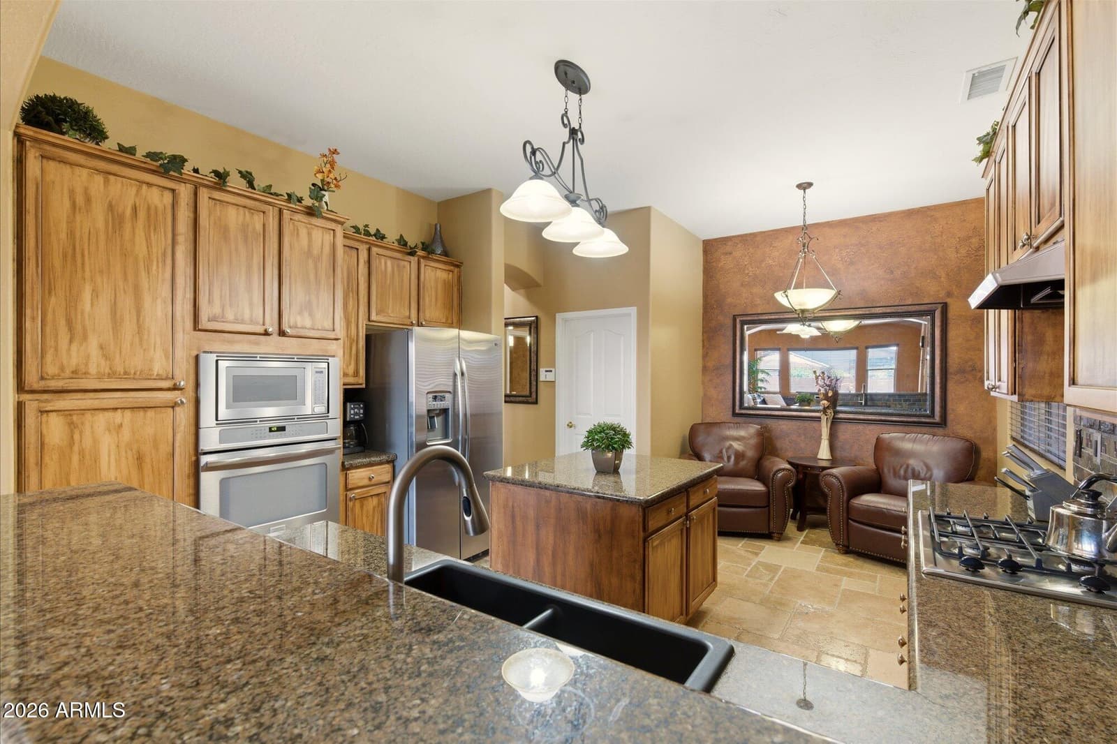 4821 E KIRKLAND Road, Phoenix, AZ 85054 — photo 9 of 28