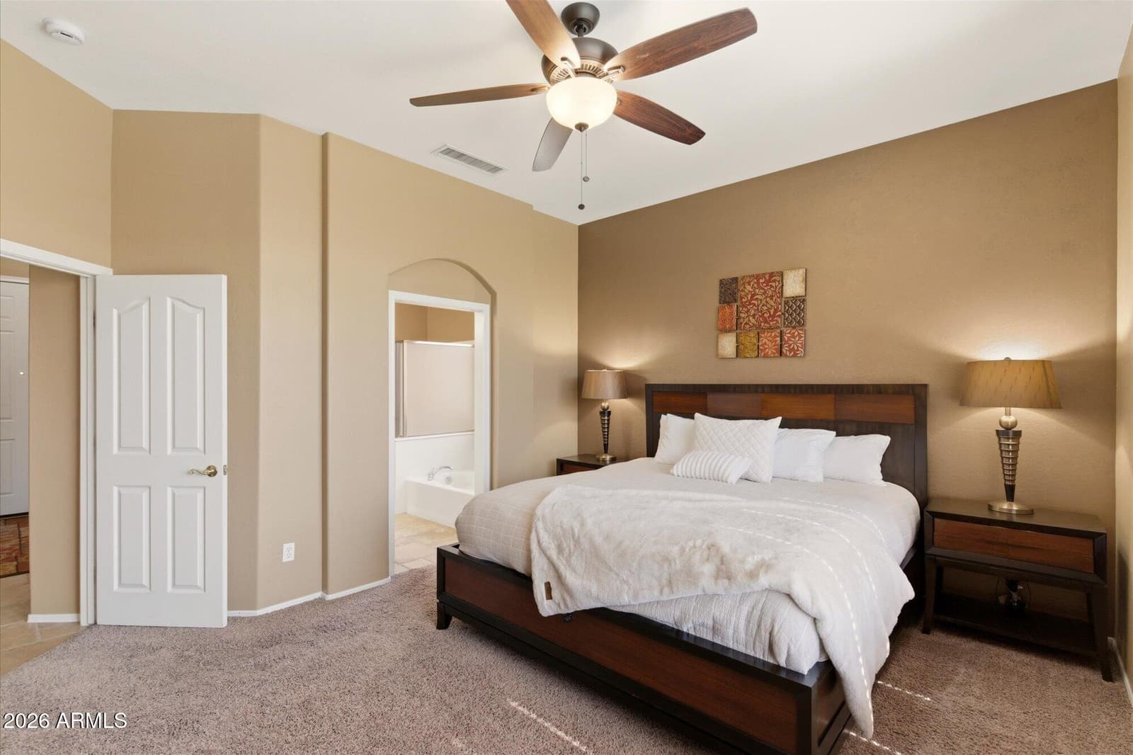 4821 E KIRKLAND Road, Phoenix, AZ 85054 — photo 12 of 28