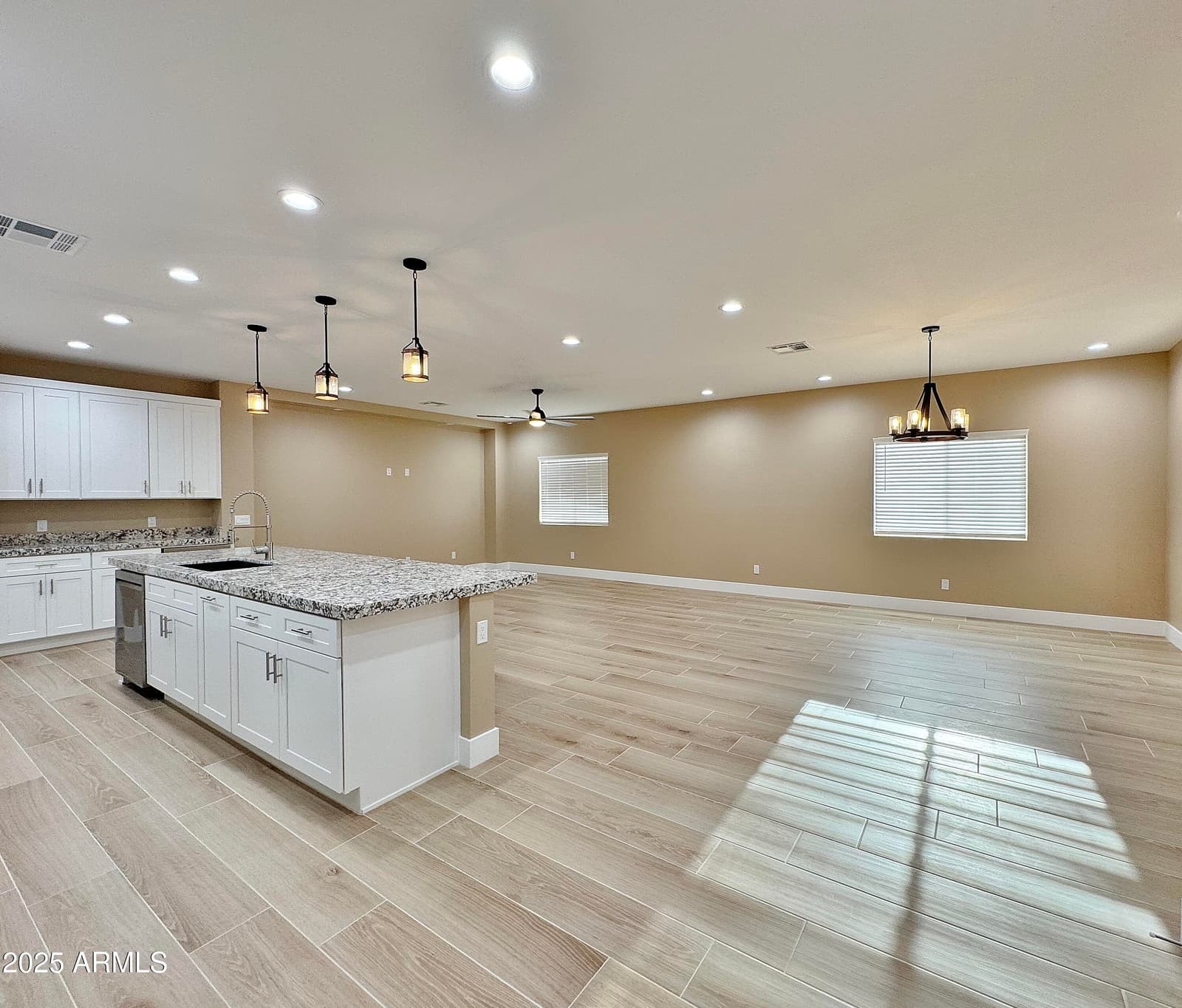1567 N HIMOSA Drive, Casa Grande, AZ 85122 — photo 5 of 45