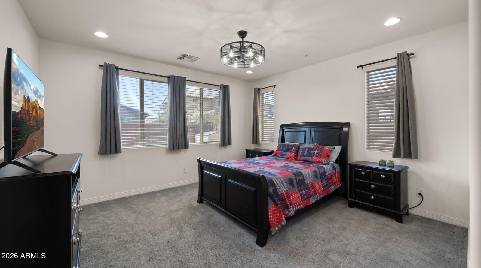 3393 E PENEDES Drive, Gilbert, AZ 85298 — photo 10 of 32
