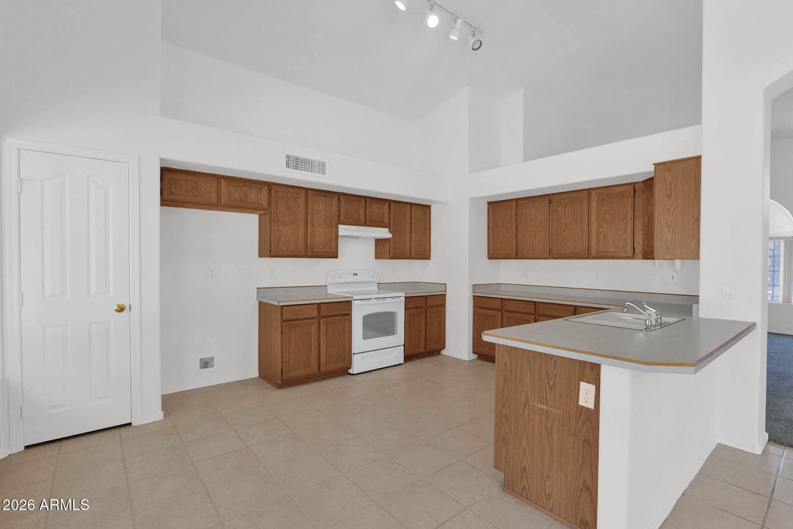 2633 S VINEYARD, Mesa, AZ 85210 — photo 11 of 28
