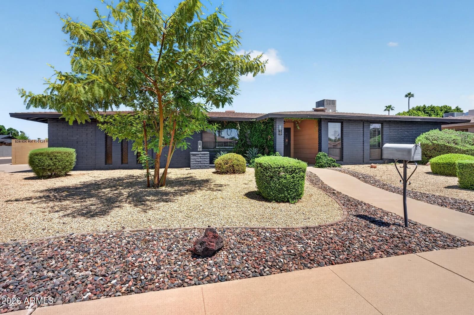 4332 W ECHO Lane, Glendale, AZ 85302 — photo 4 of 65