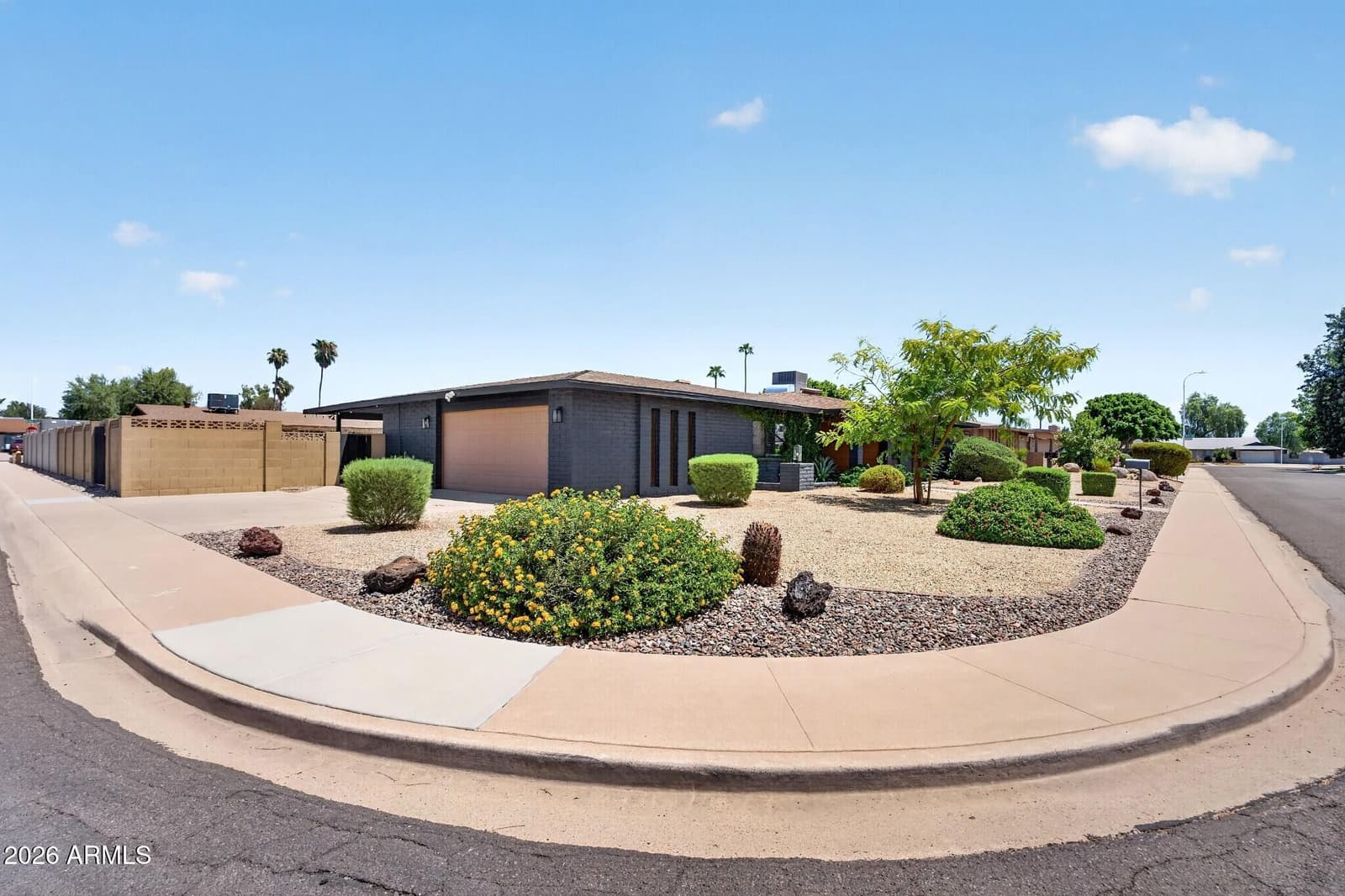 4332 W ECHO Lane, Glendale, AZ 85302 — photo 5 of 65