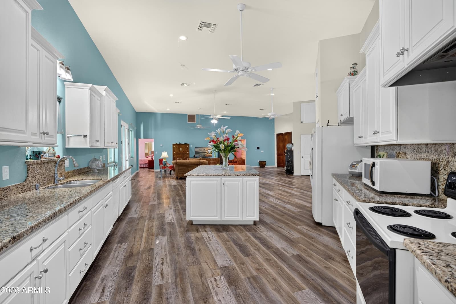 15758 S MAUI Circle, Arizona City, AZ 85123 — photo 12 of 48