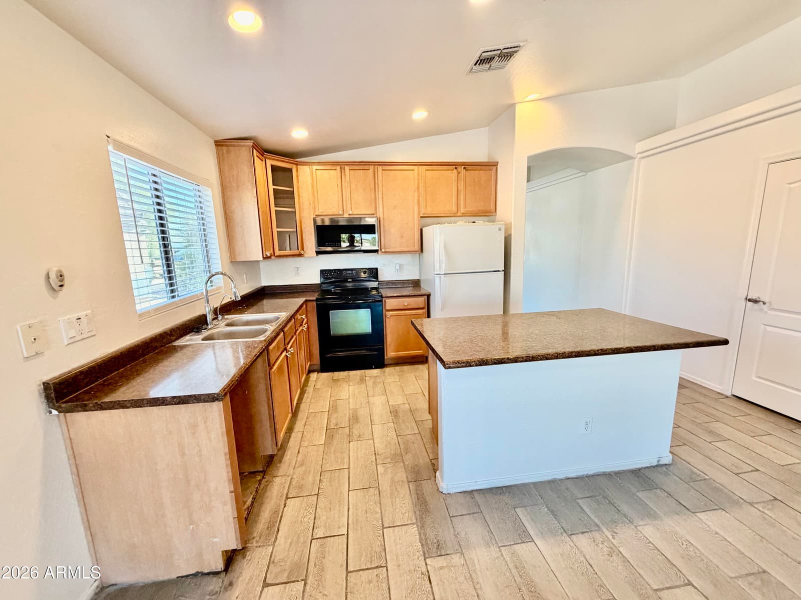1880 E KACHINA Drive, Casa Grande, AZ 85122 — photo 2 of 19