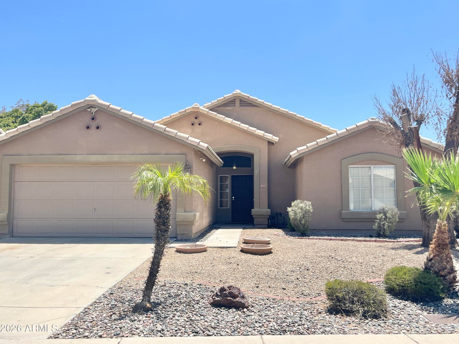 8565 W Denton Lane, Glendale, AZ 85305 — photo 3 of 38