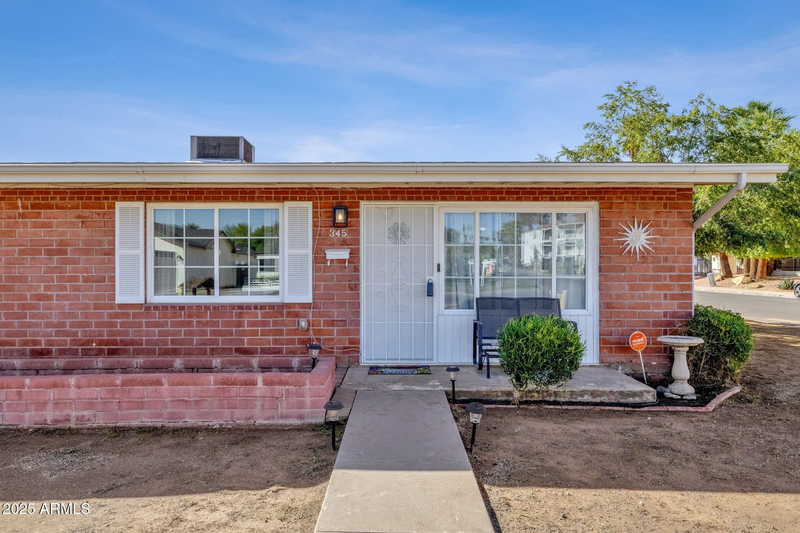 345 W MONTECITO Avenue, Phoenix, AZ 85013 — photo 9 of 39