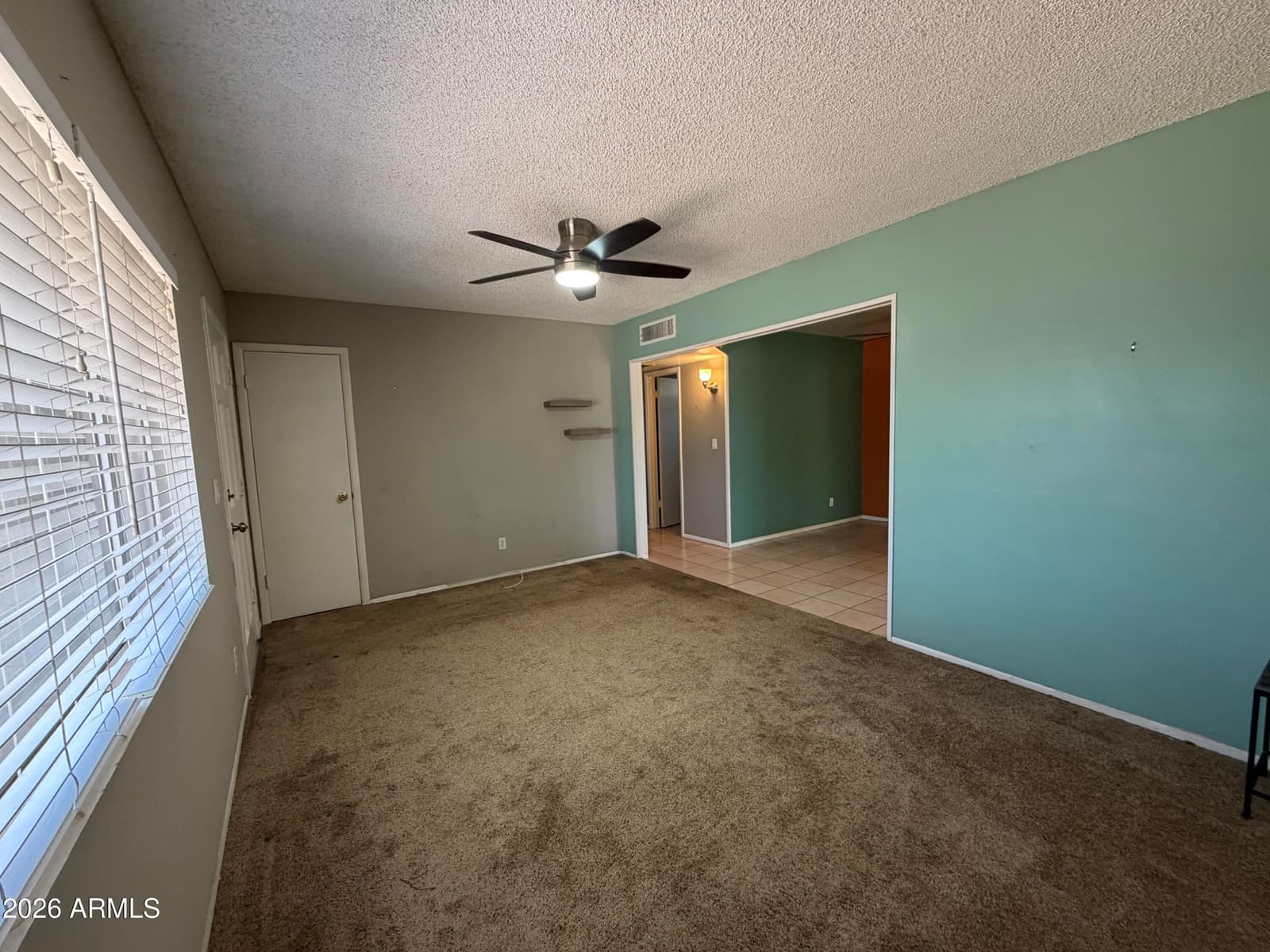 2354 E BETTY ELYSE Lane, Phoenix, AZ 85022 — photo 4 of 27