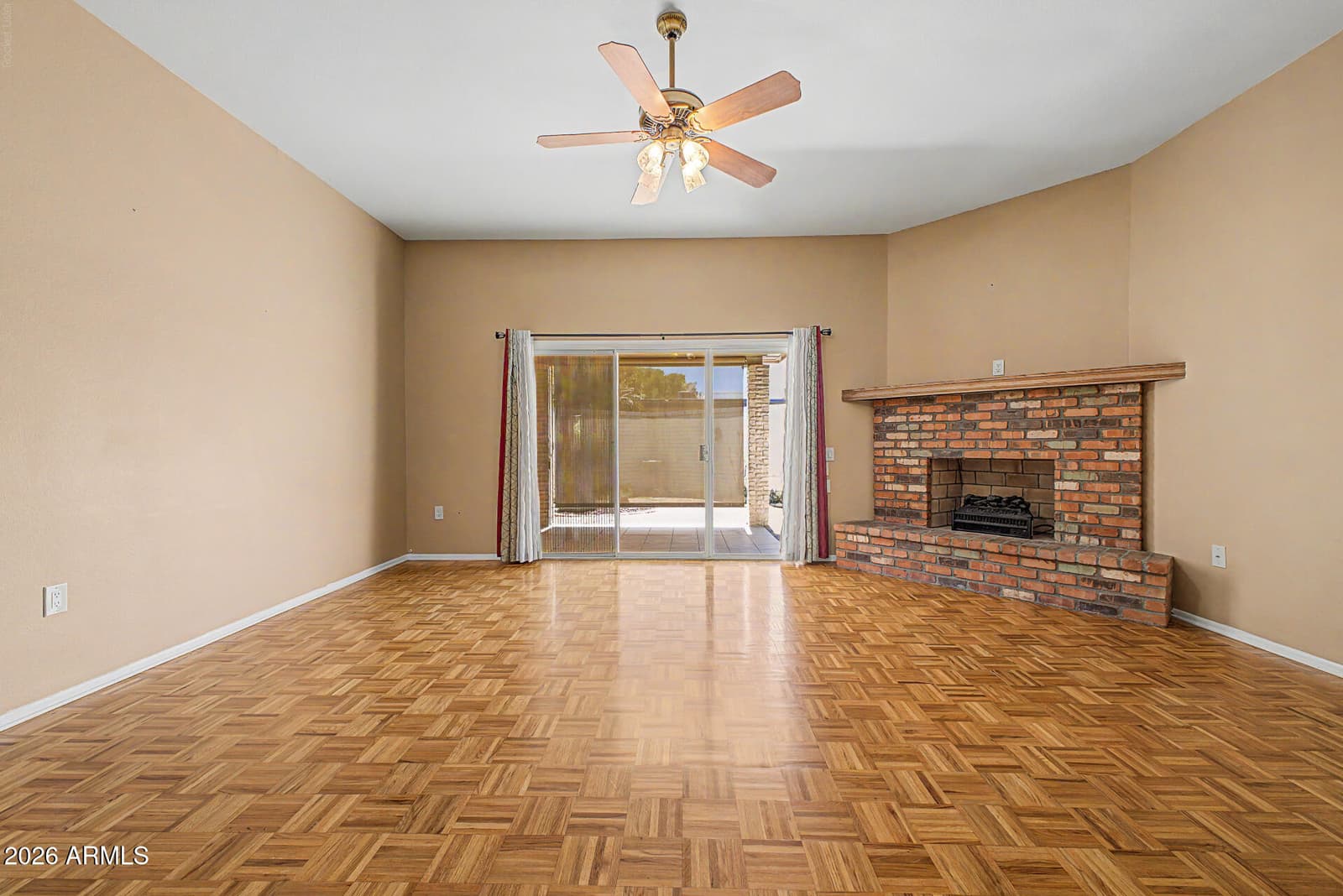 10433 W HUTTON Drive, Sun City, AZ 85351 — photo 16 of 45