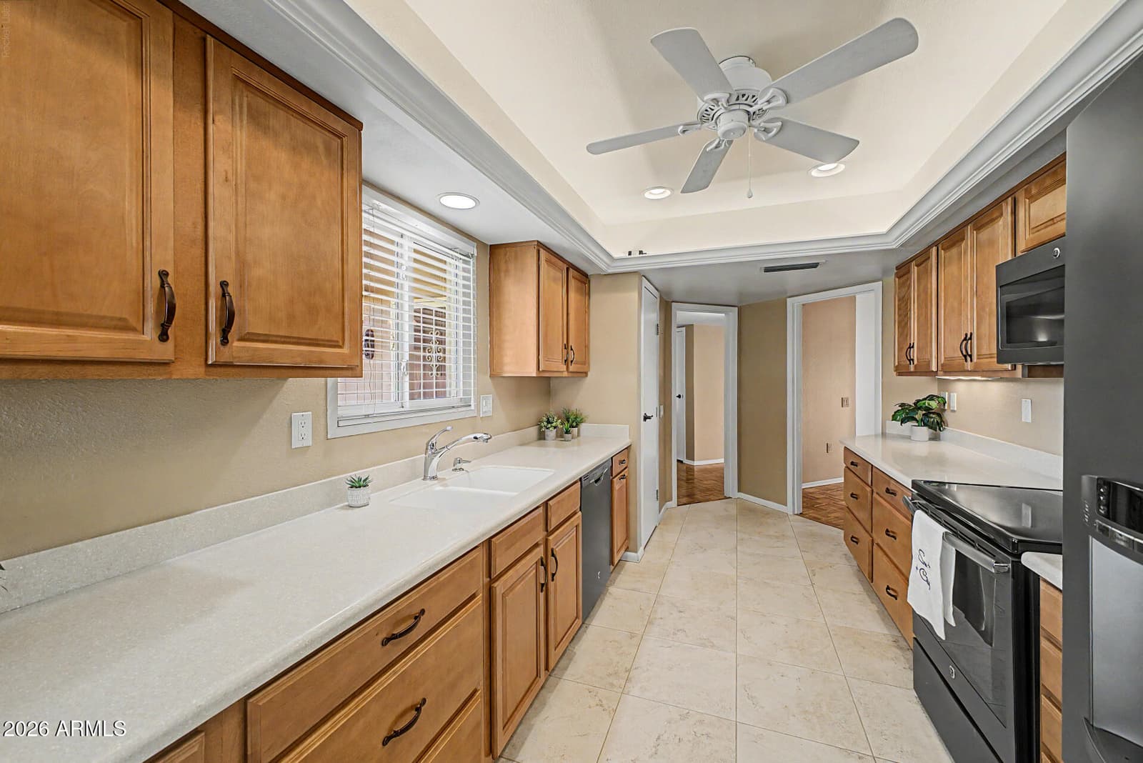 10433 W HUTTON Drive, Sun City, AZ 85351 — photo 7 of 45