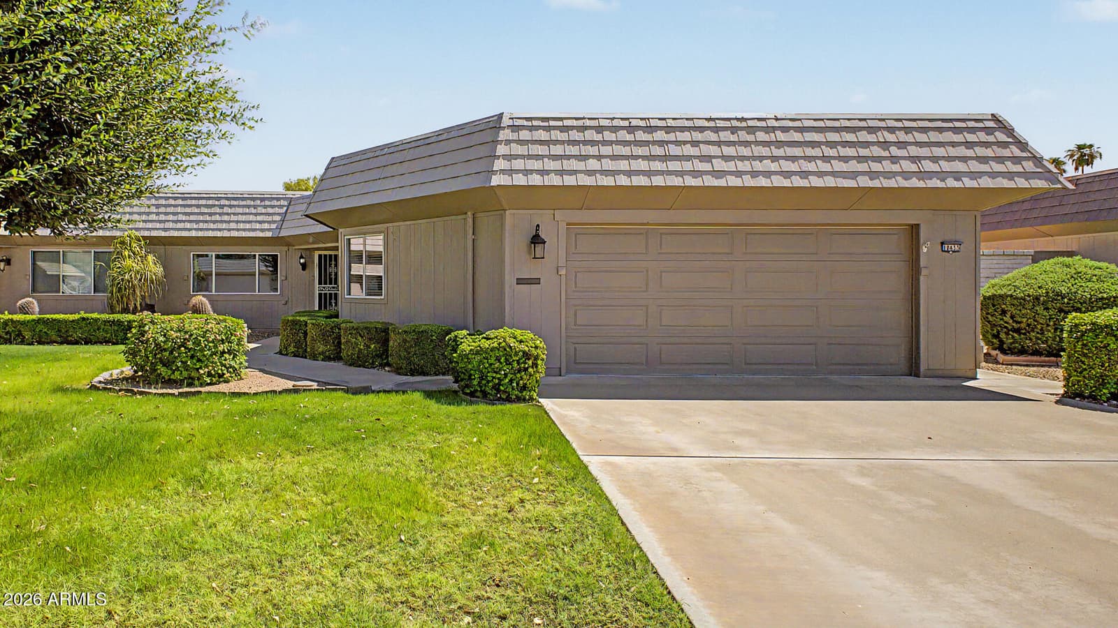 10433 W HUTTON Drive, Sun City, AZ 85351 — photo 11 of 45