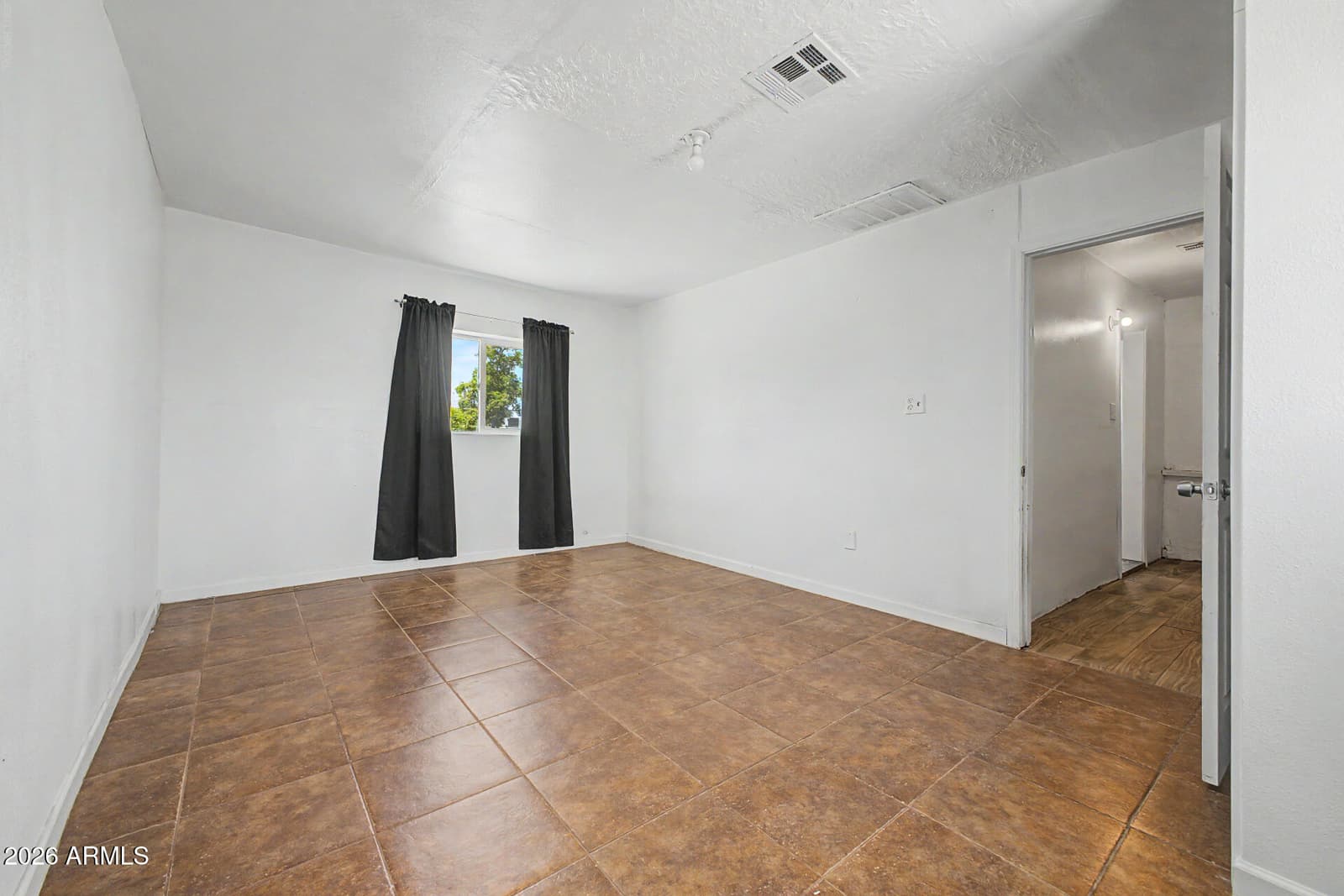 4805 S 35TH Drive, Phoenix, AZ 85041 — photo 15 of 27