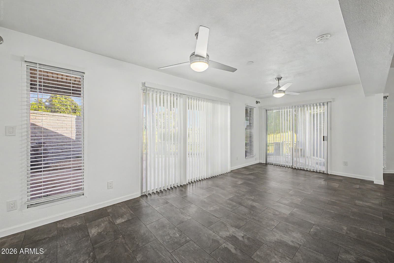 10501 W PINEAIRE Drive, Sun City, AZ 85351 — photo 8 of 29