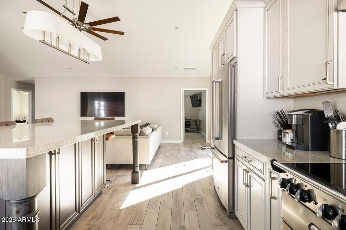 3037 E CLARENDON Avenue, Phoenix, AZ 85016 — photo 6 of 46