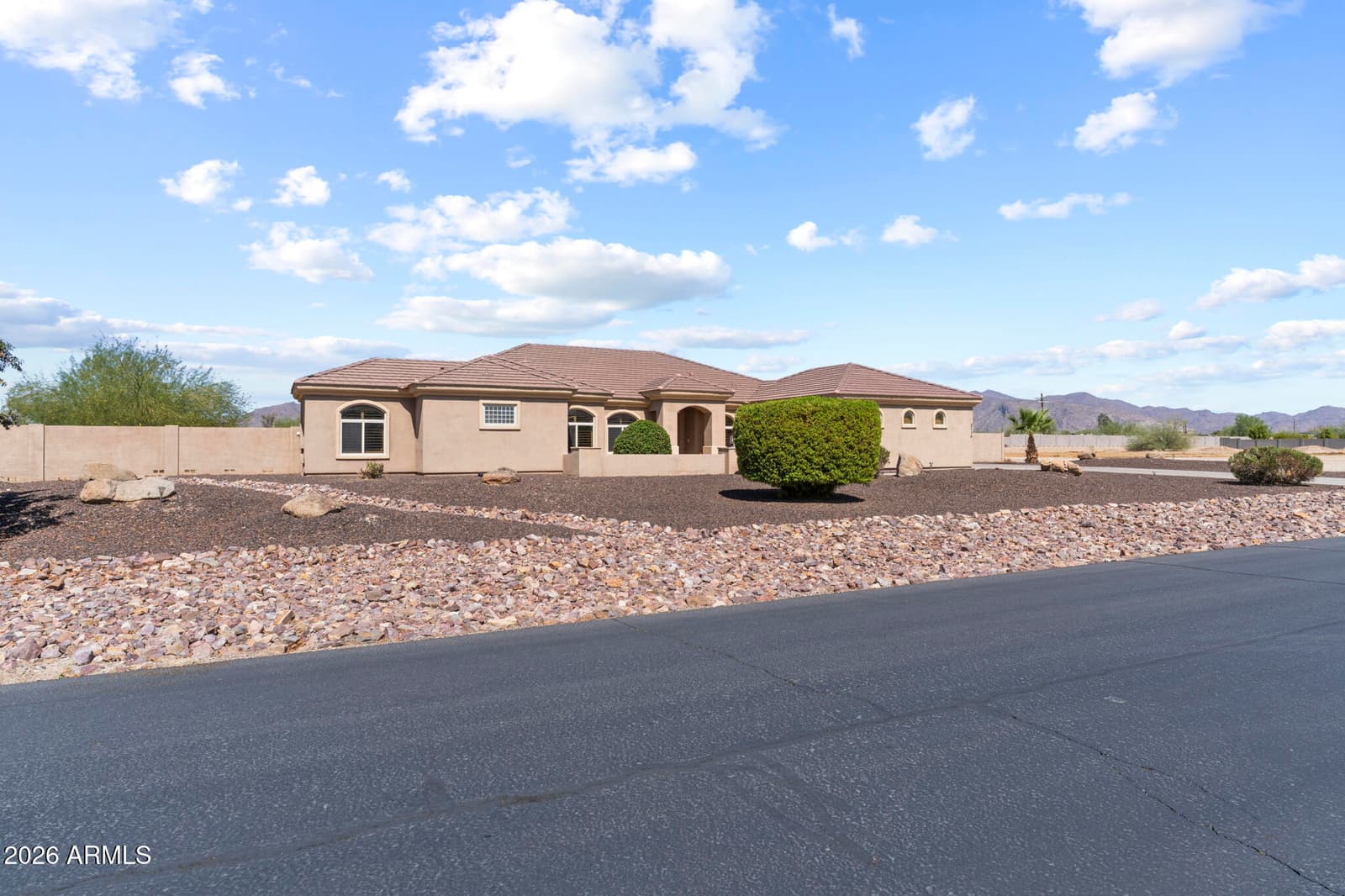 3114 N 190TH Drive, Litchfield Park, AZ 85340 — photo 9 of 64