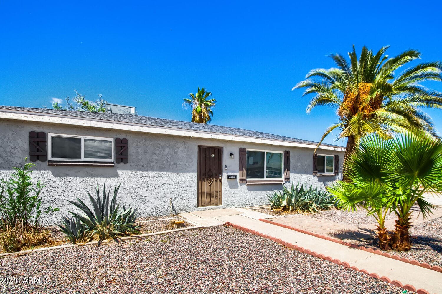 2818 W ECHO Lane W, Phoenix, AZ 85051 — photo 2 of 27