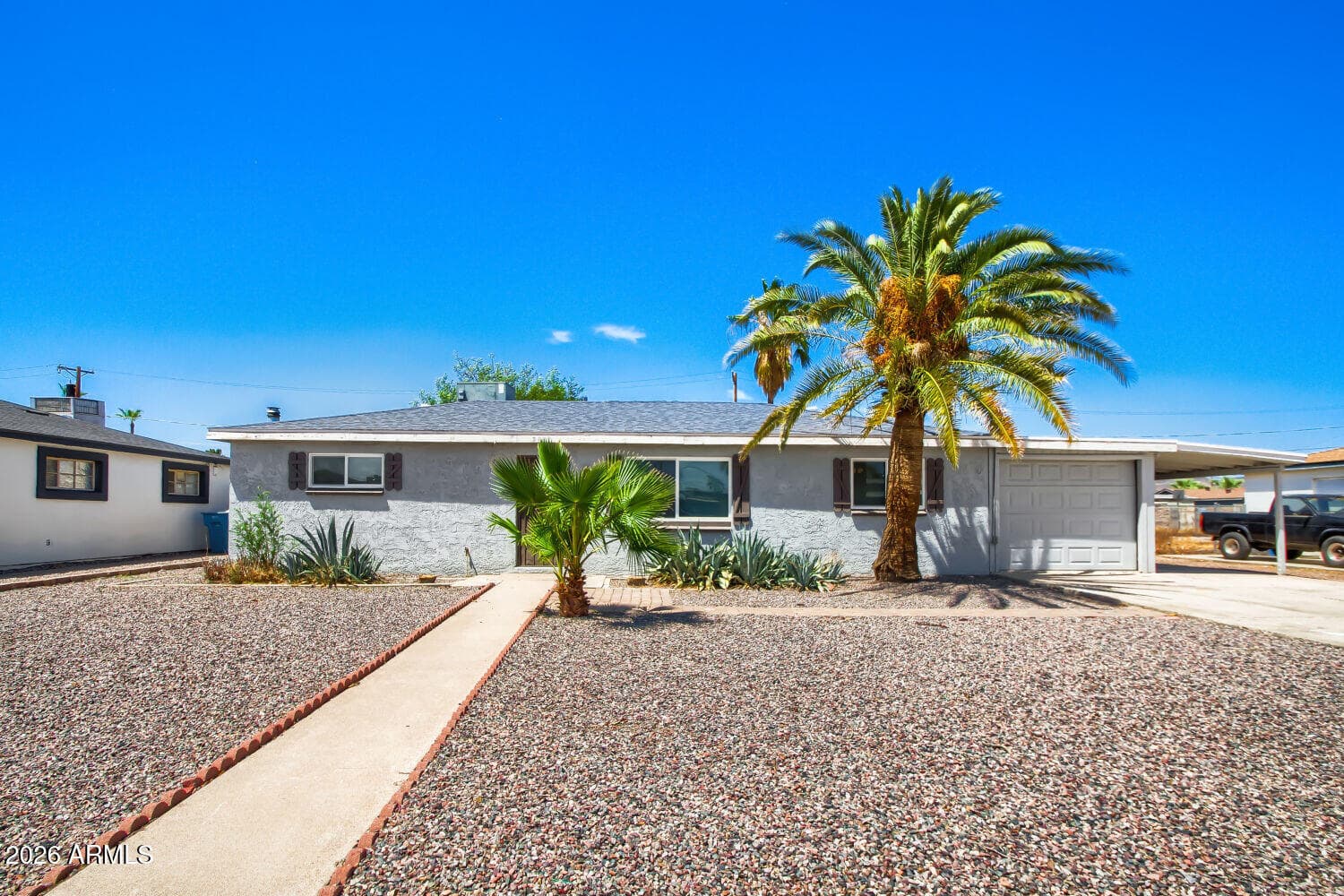 2818 W ECHO Lane W, Phoenix, AZ 85051 — photo 1 of 27