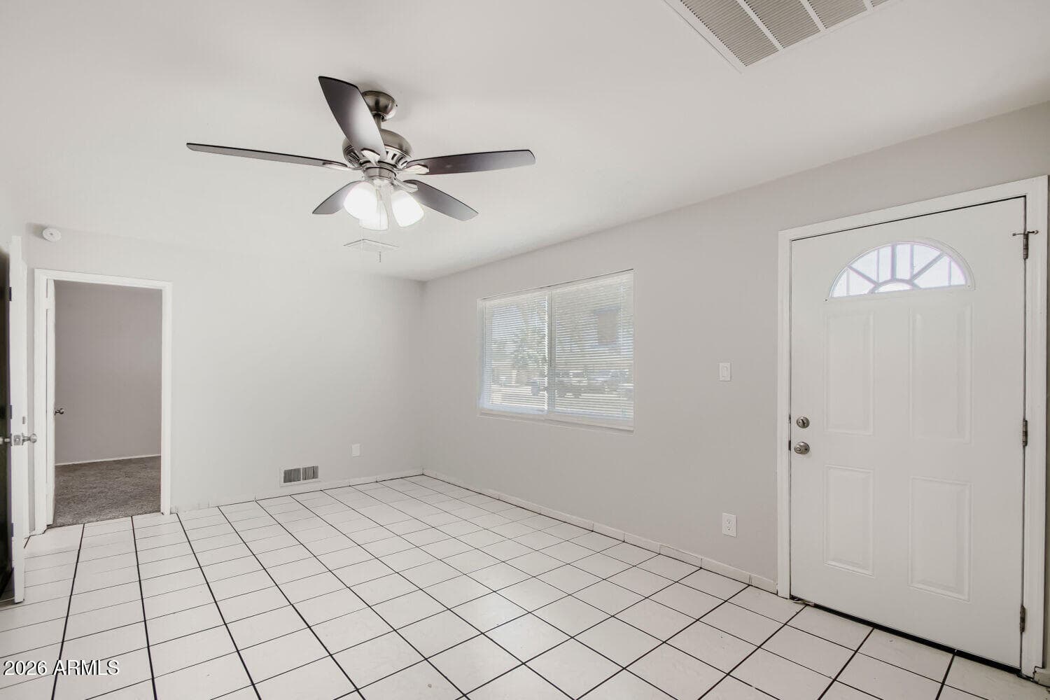 2818 W ECHO Lane W, Phoenix, AZ 85051 — photo 5 of 27