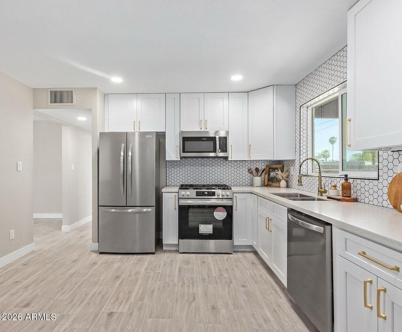 523 E BUTLER Drive, Phoenix, AZ 85020 — photo 4 of 23