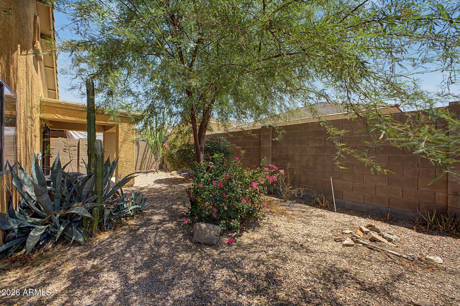 823 W LYDIA Lane, Phoenix, AZ 85041 — photo 5 of 27