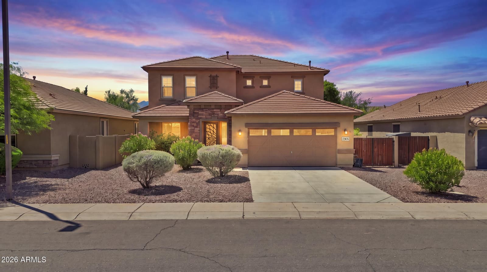 2905 E MEADOWVIEW Drive, Gilbert, AZ 85298 — photo 2 of 49