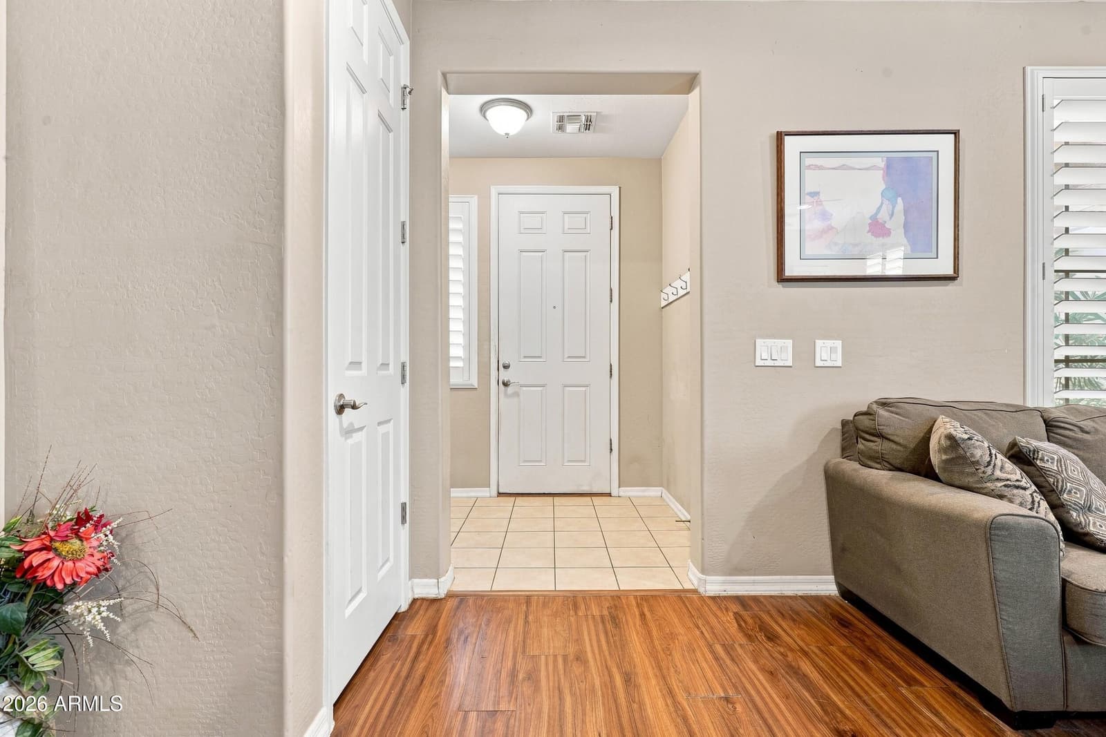 2905 E MEADOWVIEW Drive, Gilbert, AZ 85298 — photo 7 of 49