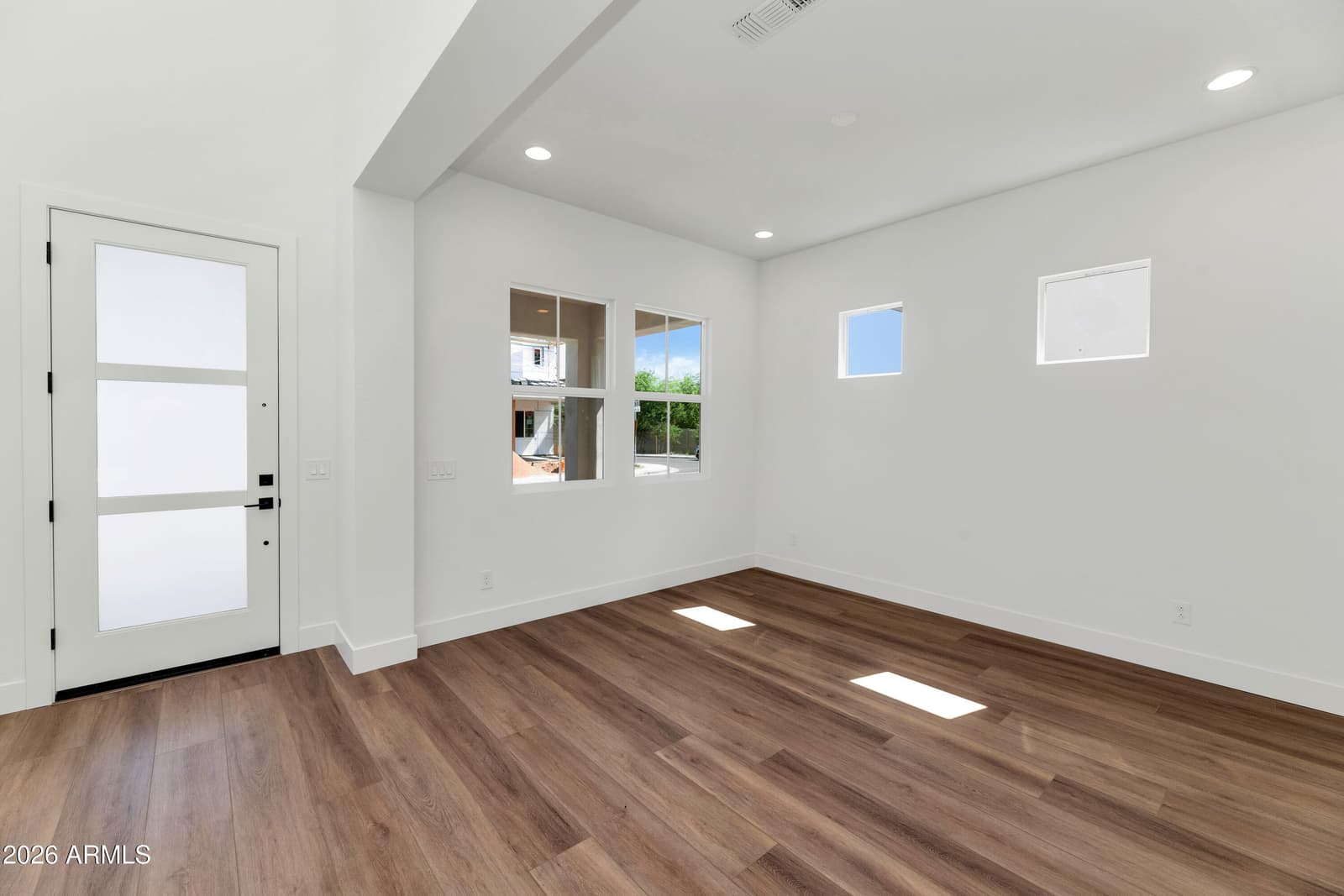 3723 E FAWN Drive, Phoenix, AZ 85042 — photo 8 of 33