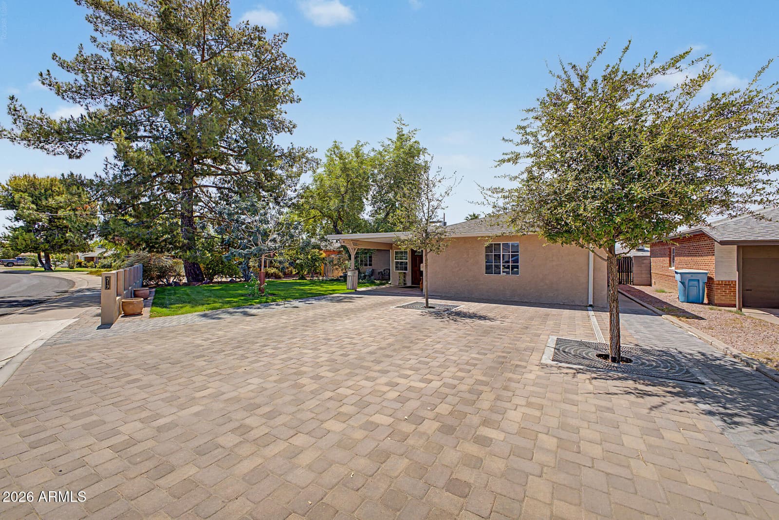 919 W MARSHALL Avenue, Phoenix, AZ 85013 — photo 4 of 56