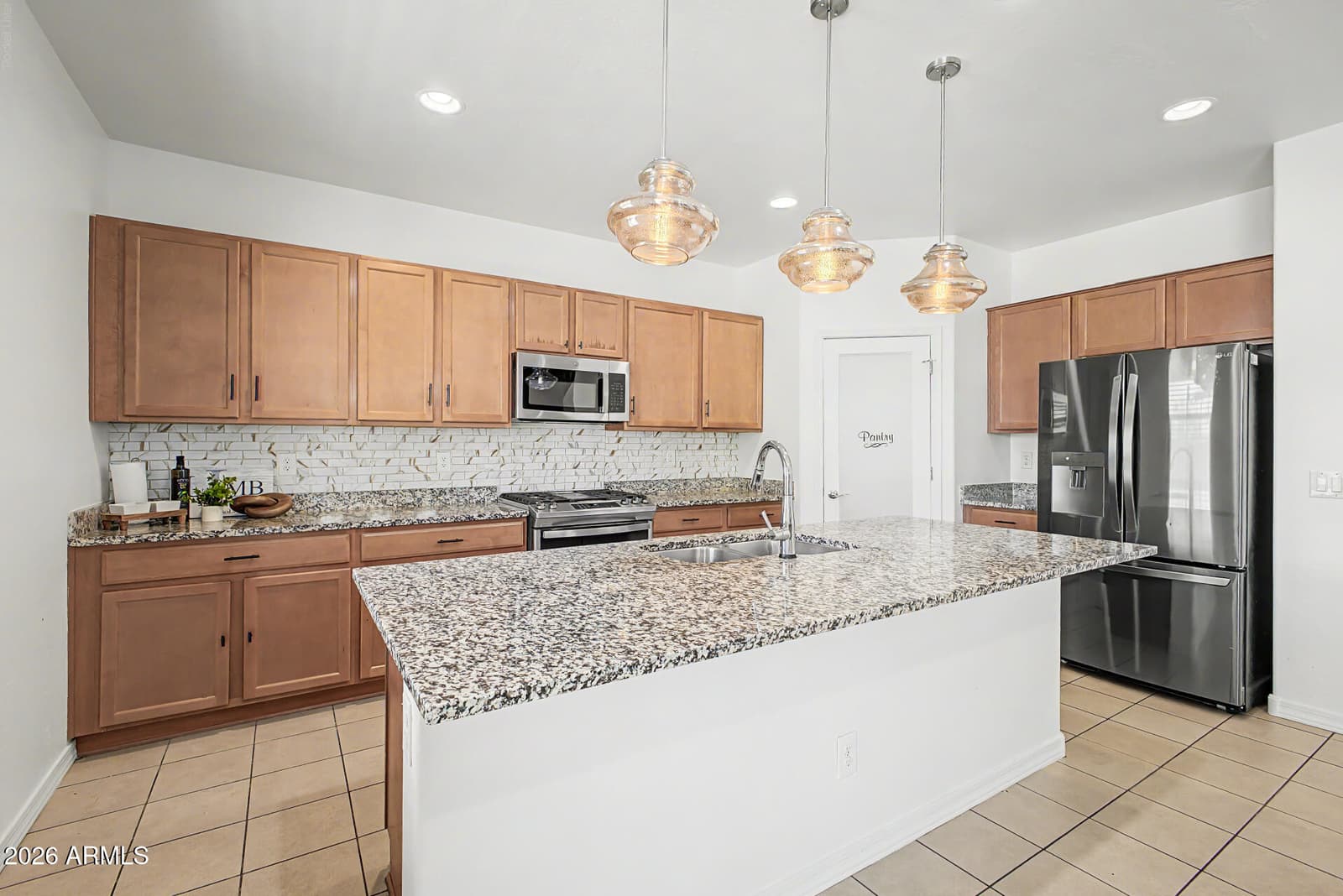 3811 S 57TH Drive, Phoenix, AZ 85043 — photo 10 of 36
