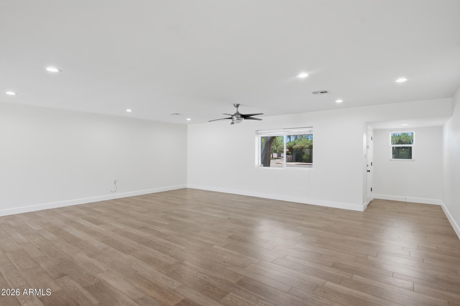 5140 E OSBORN Road, Phoenix, AZ 85018 — photo 5 of 37