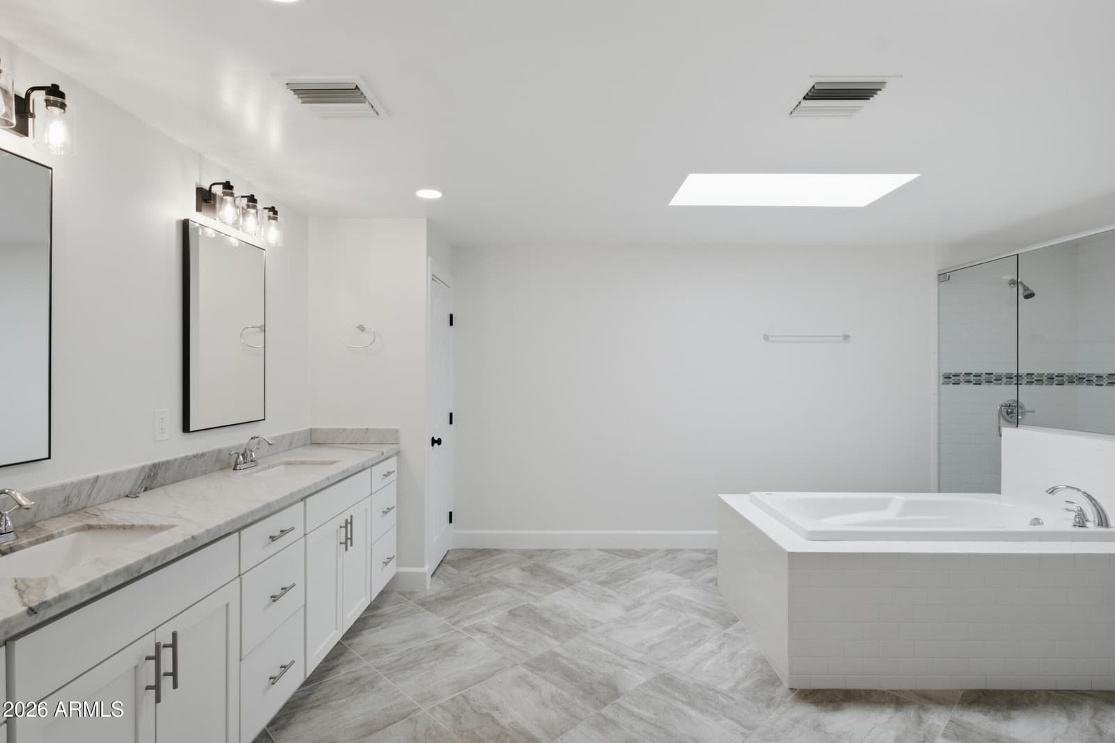5140 E OSBORN Road, Phoenix, AZ 85018 — photo 16 of 37