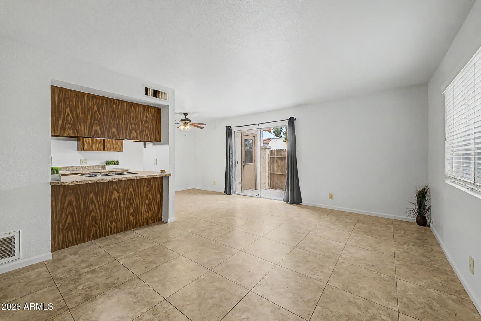 8841 N 12TH Place, Phoenix, AZ 85020 — photo 4 of 30