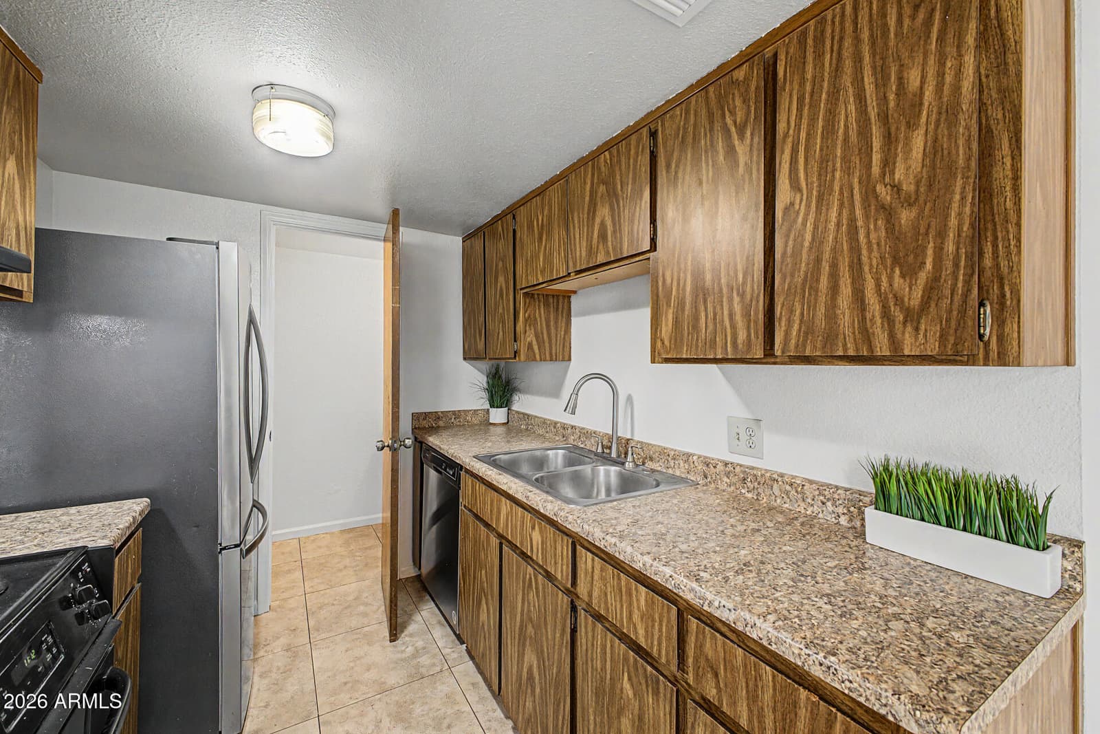8841 N 12TH Place, Phoenix, AZ 85020 — photo 10 of 30
