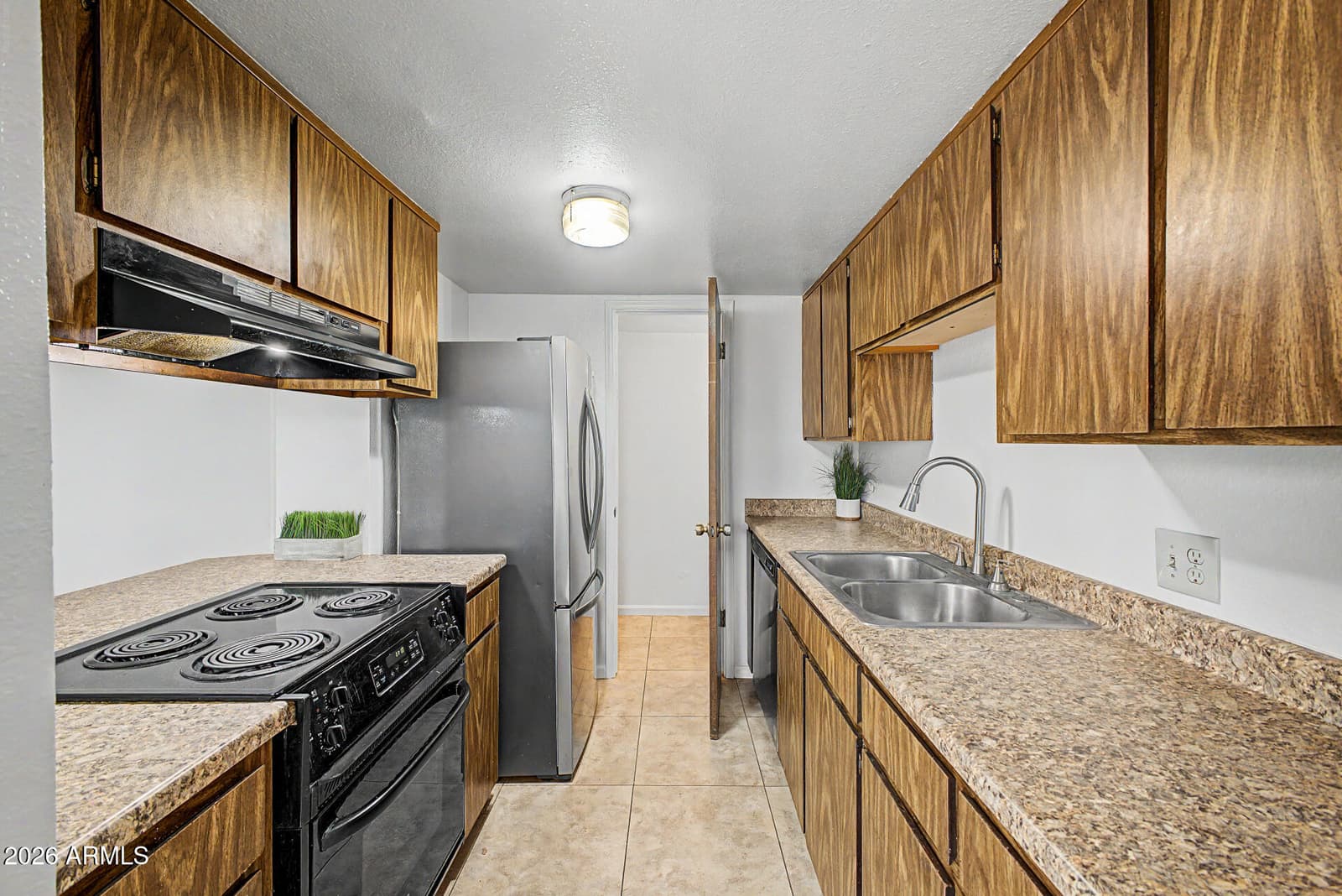 8841 N 12TH Place, Phoenix, AZ 85020 — photo 11 of 30
