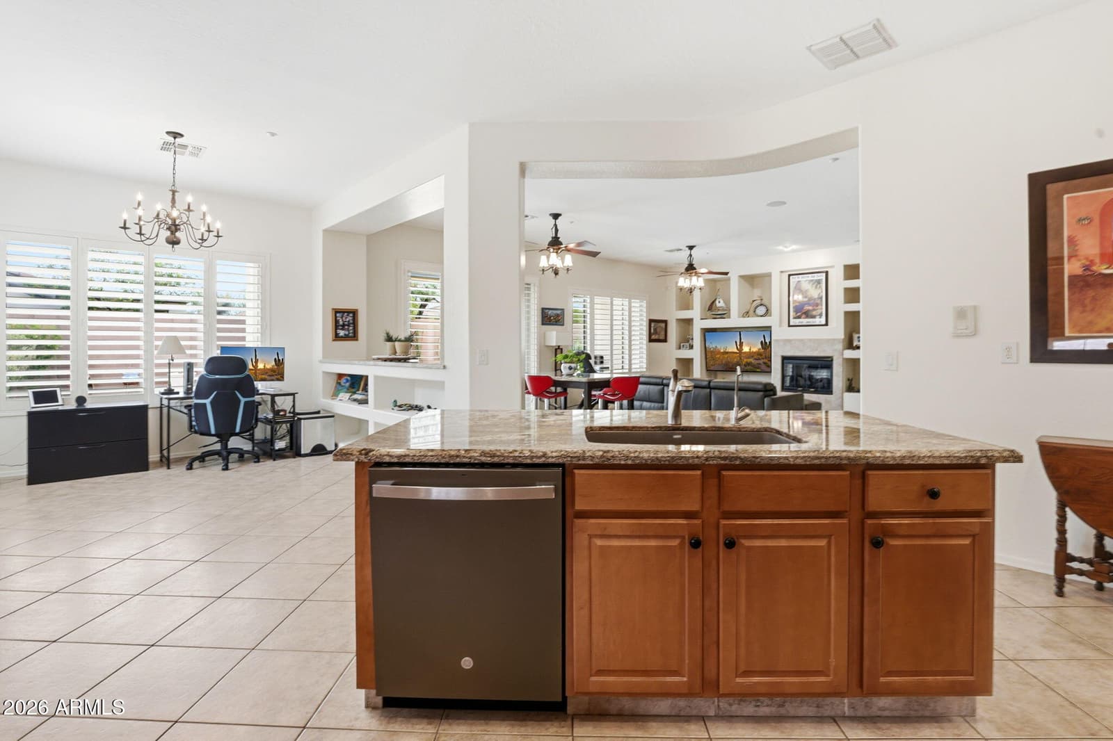 41812 N IRON HORSE Court, Anthem, AZ 85086 — photo 12 of 42