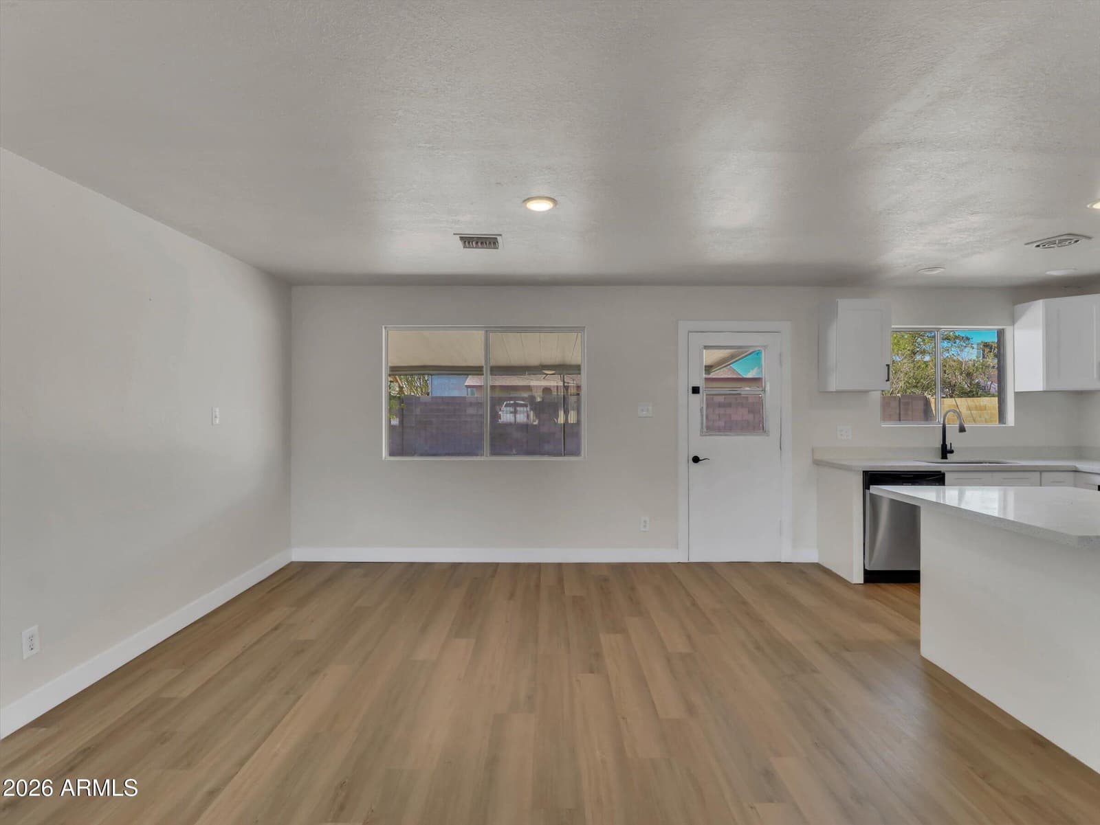 6014 W AVALON Drive, Phoenix, AZ 85033 — photo 8 of 29
