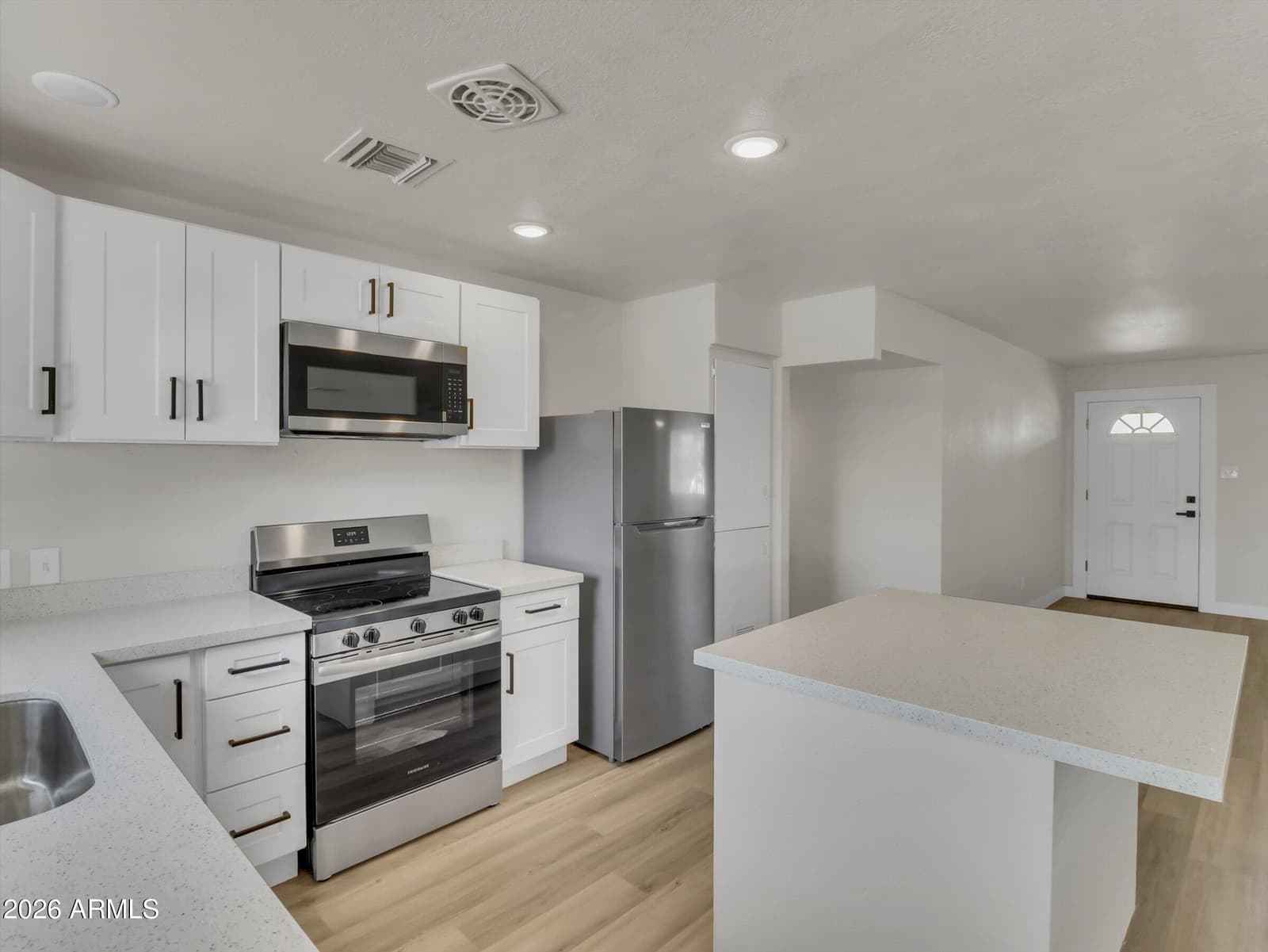 6014 W AVALON Drive, Phoenix, AZ 85033 — photo 10 of 29