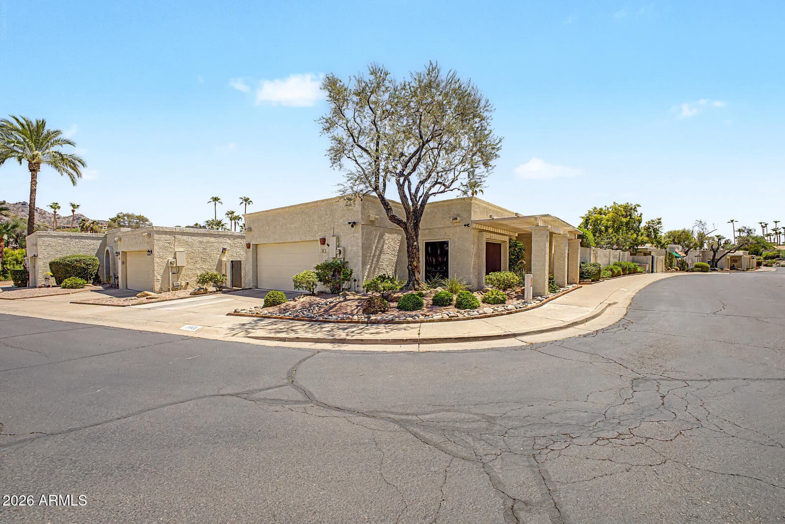 1801 E WINTER Drive, Phoenix, AZ 85020 — photo 2 of 26