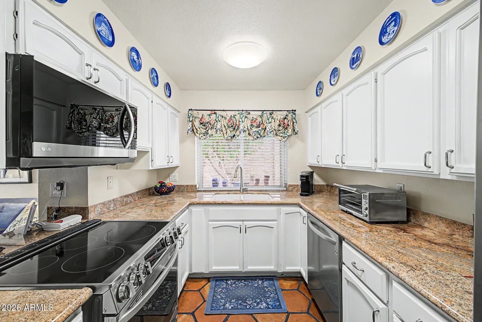 1801 E WINTER Drive, Phoenix, AZ 85020 — photo 9 of 26