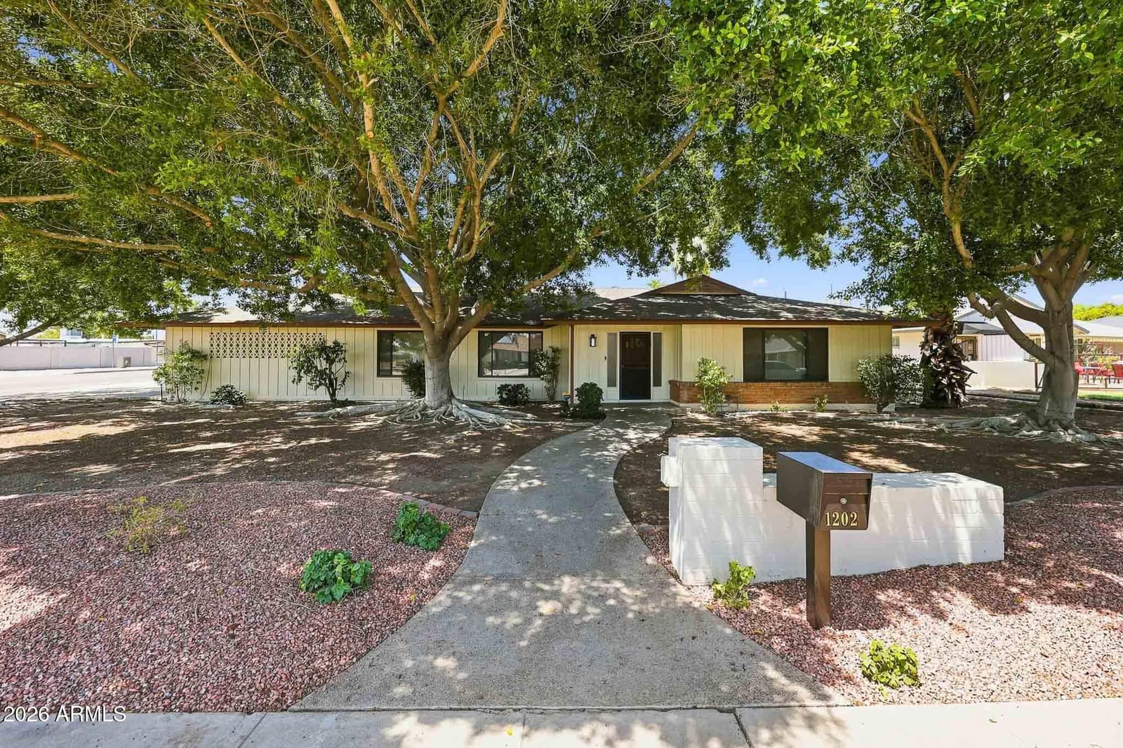 1202 E NORTHVIEW Avenue, Phoenix, AZ 85020 — photo 1 of 26
