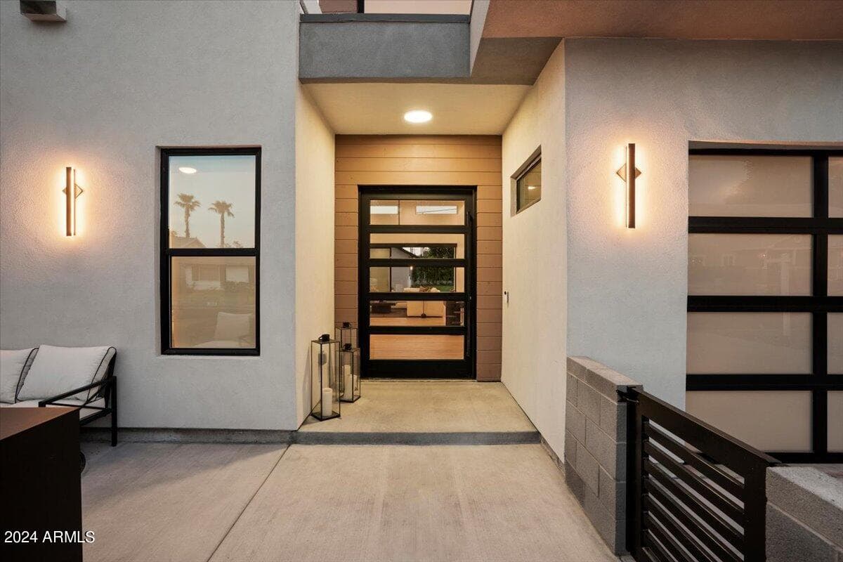 744 E MYRTLE Avenue, Phoenix, AZ 85020 — photo 3 of 43