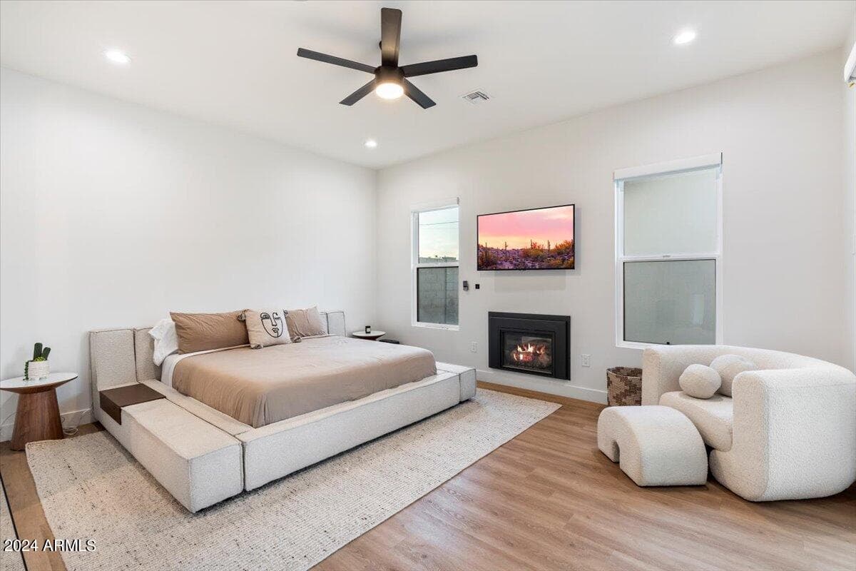 744 E MYRTLE Avenue, Phoenix, AZ 85020 — photo 13 of 43