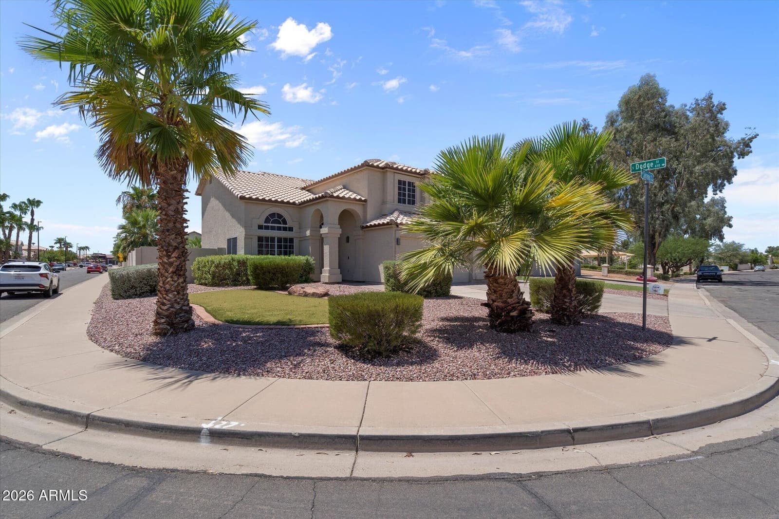 613 W SERENO Drive, Gilbert, AZ 85233 — photo 2 of 32