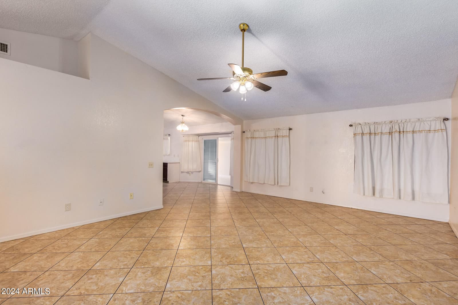 8591 W OREGON Avenue, Glendale, AZ 85305 — photo 9 of 32