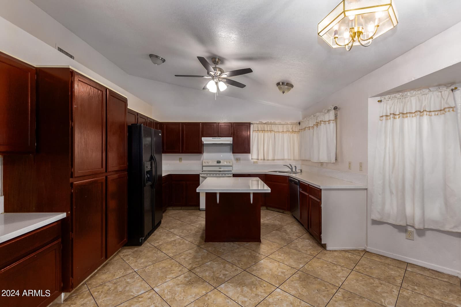 8591 W OREGON Avenue, Glendale, AZ 85305 — photo 13 of 32