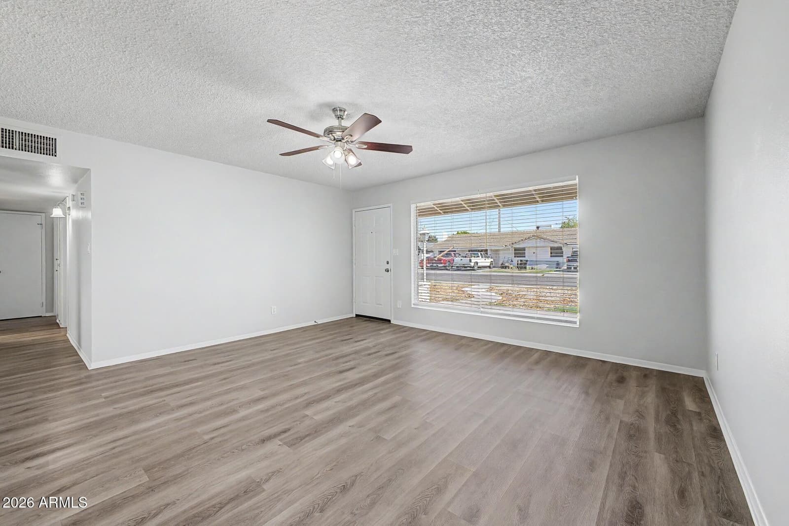 3731 W GLENN Drive, Phoenix, AZ 85051 — photo 6 of 37