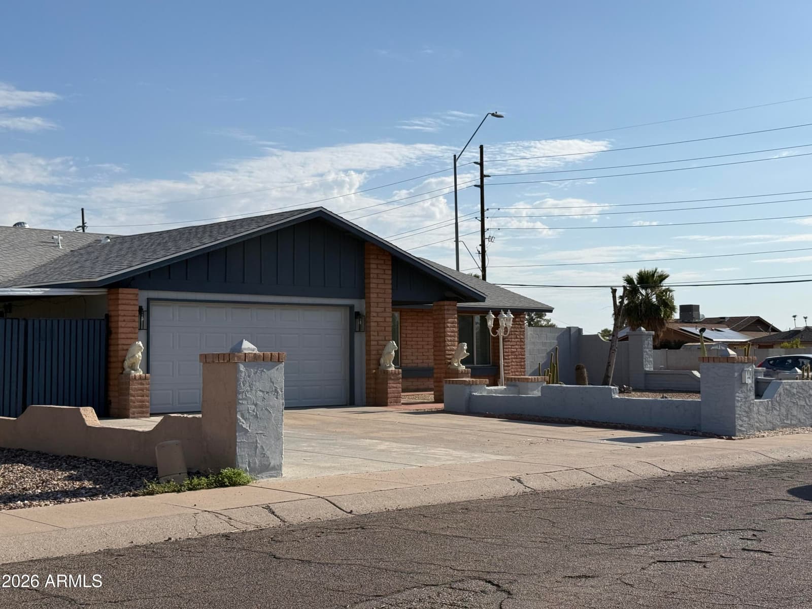 4235 W ASTER Drive, Phoenix, AZ 85029 — photo 2 of 23