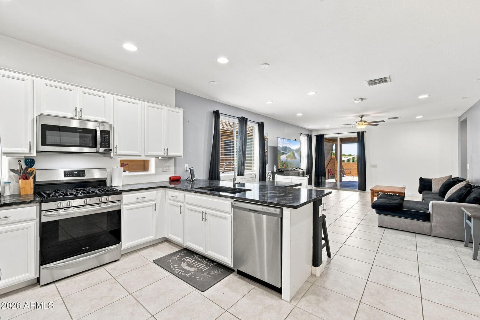 2208 W DUNBAR Drive, Phoenix, AZ 85041 — photo 4 of 34